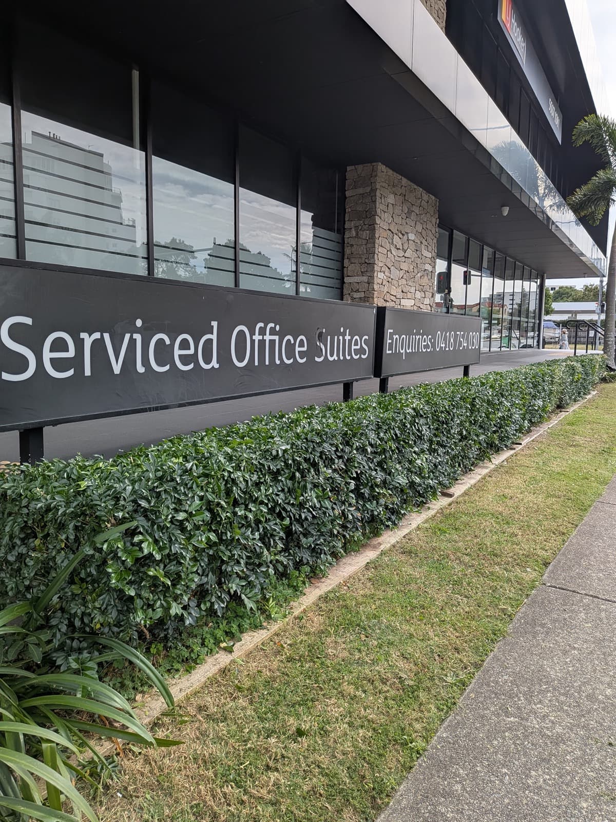 Commercial Hedge Maintenance